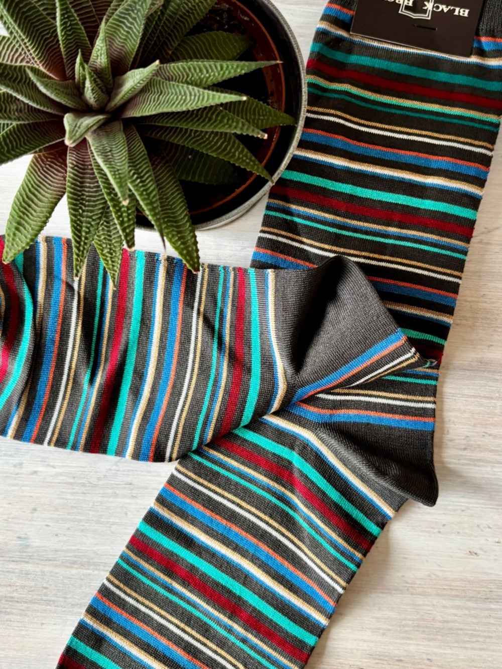 NWT Black Brown 1826 Men's Gray Dress Socks with Teal & Burgundy Stripes. NEW ❤️